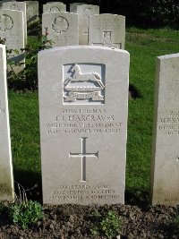 Etaples Military Cemetery - Hargraves, J I