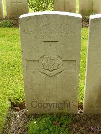 Etaples Military Cemetery - Harland, R