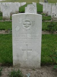 Etaples Military Cemetery - Harold, Geoffrey Charles