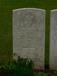 Etaples Military Cemetery - Harper, W