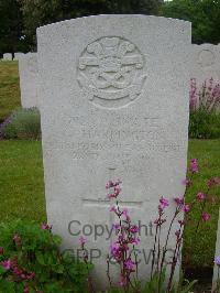 Etaples Military Cemetery - Harrington, G