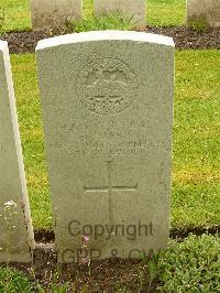 Etaples Military Cemetery - Harris, T