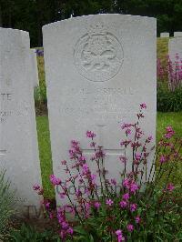 Etaples Military Cemetery - Hart, T