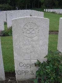 Etaples Military Cemetery - Hartill, J S