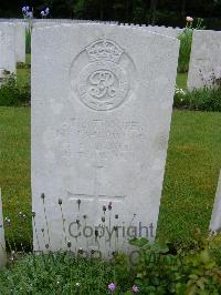 Etaples Military Cemetery - Harwood, Harry James