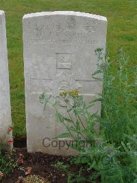 Etaples Military Cemetery - Haskins, T J