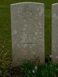 Etaples Military Cemetery - Haw, W