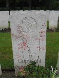 Etaples Military Cemetery - Hawkins, William George