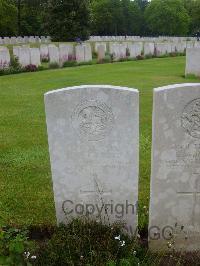 Etaples Military Cemetery - Hayward, John Thorpe