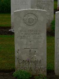 Etaples Military Cemetery - Hayward, Thomas