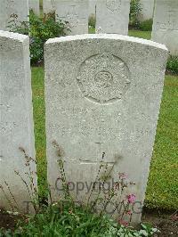Etaples Military Cemetery - Head, Harry