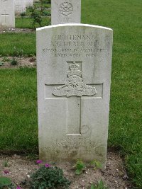 Etaples Military Cemetery - Heale, A G