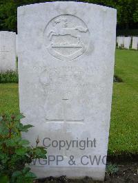 Etaples Military Cemetery - Heapy, F
