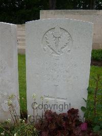 Etaples Military Cemetery - Heath, J