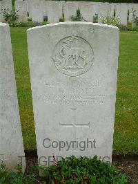 Etaples Military Cemetery - Heath, W T