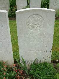 Etaples Military Cemetery - Hedingham, Thomas Howard