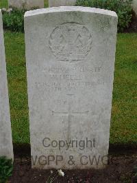 Etaples Military Cemetery - Heeley, W