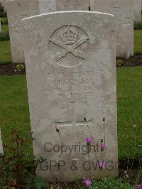 Etaples Military Cemetery - Heenan, John