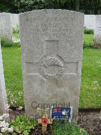 Etaples Military Cemetery - Hellyer, James