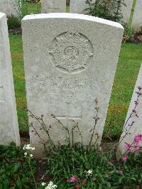 Etaples Military Cemetery - Hemingway, Hugh