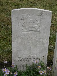 Etaples Military Cemetery - Henderson, Frank