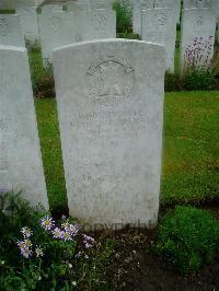 Etaples Military Cemetery - Henderson, John Hutchison