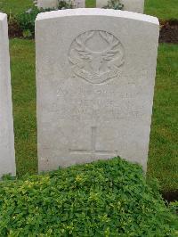 Etaples Military Cemetery - Henderson, Joseph MacKay