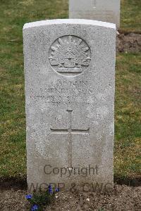 Etaples Military Cemetery - Henderson, Robert James
