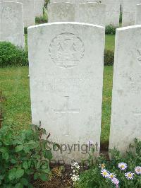 Etaples Military Cemetery - Henderson, R T