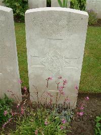 Etaples Military Cemetery - Henderson, W S