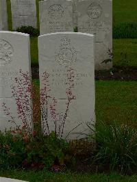 Etaples Military Cemetery - Henken, John Robert
