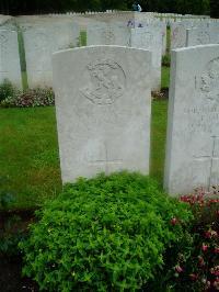 Etaples Military Cemetery - Henley, C