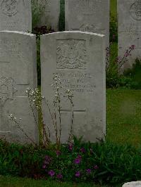 Etaples Military Cemetery - Hennegan, W