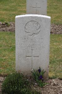 Etaples Military Cemetery - Hepburn, Dennis Peter