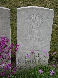 Etaples Military Cemetery - Herbert, Morris