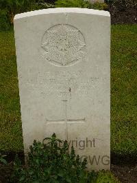 Etaples Military Cemetery - Herron, Walter Fitzroy