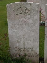 Etaples Military Cemetery - Heskins, Henry Joseph
