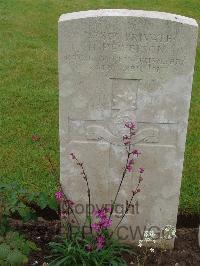 Etaples Military Cemetery - Hewetson, H