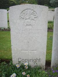 Etaples Military Cemetery - Heyman, A W