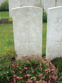Etaples Military Cemetery - Hicks, W R