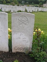 Etaples Military Cemetery - Higgins, Keith Victor Gauntlett