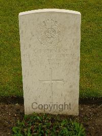 Etaples Military Cemetery - Higgins, Thomas