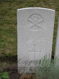 Etaples Military Cemetery - Higgins, W