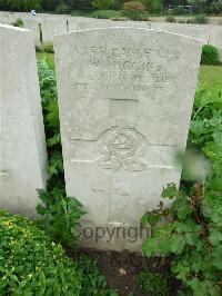 Etaples Military Cemetery - Higgins, W