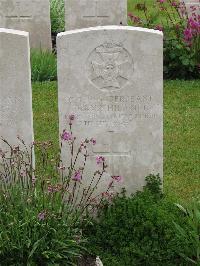 Etaples Military Cemetery - Hildrick, Frank