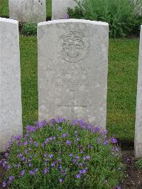 Etaples Military Cemetery - Hill, E