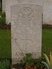 Etaples Military Cemetery - Hill, George
