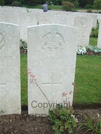 Etaples Military Cemetery - Hill, J