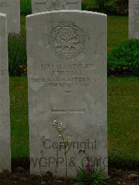 Etaples Military Cemetery - Hill, J W