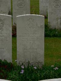 Etaples Military Cemetery - Hill, Mynot George